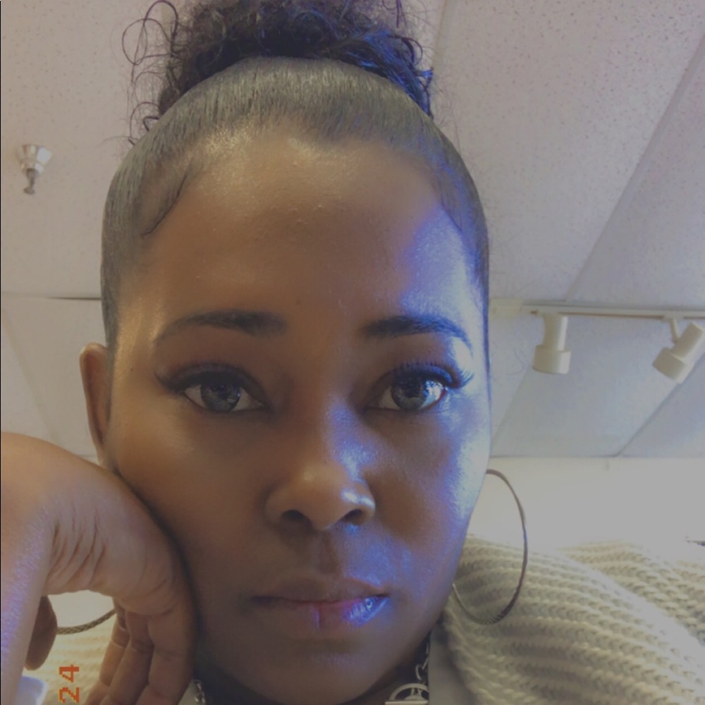 Meet your Posher, Janeele